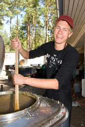 Lauri Katiskoski kokkaa Satahankalaisille